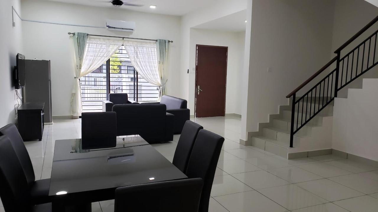 Sr Home-Stay @ Klia กัวลาลัมเปอร์ ภายนอก รูปภาพ